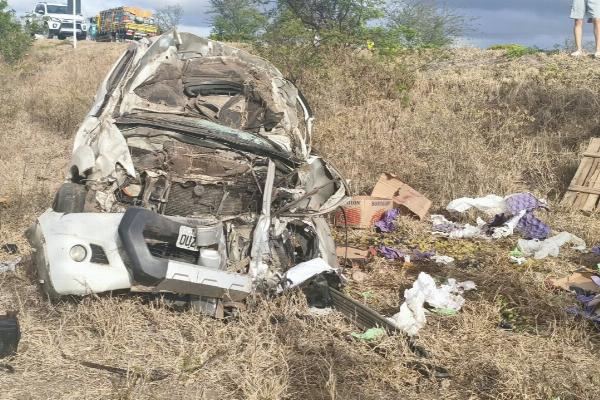 Dois comerciantes morrem em acidente com quatro veículos na BA-052, em Ipirá