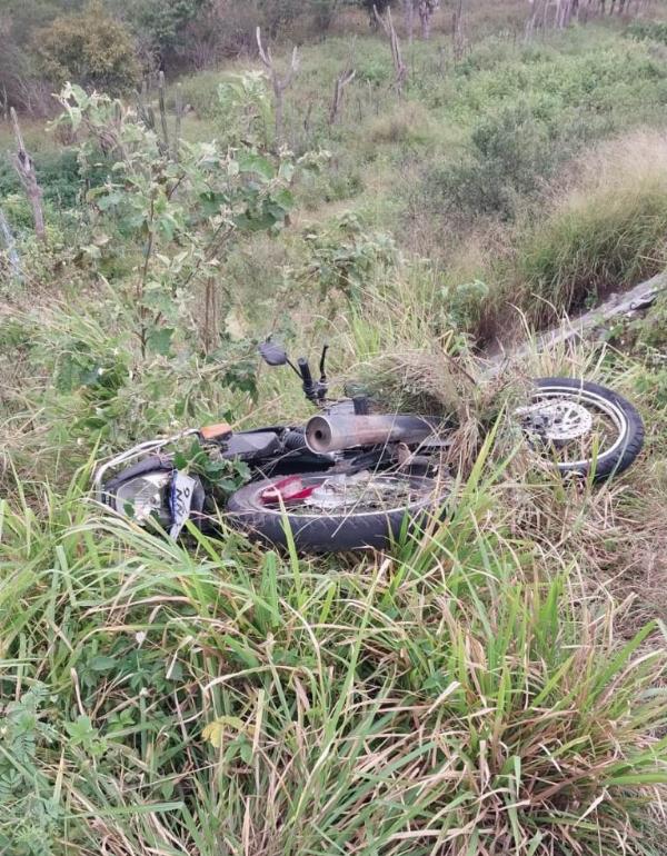 Mulher é encontrada morta às margens da BA-120 entre Valente e Retirolândia; polícia investiga hipótese de colisão