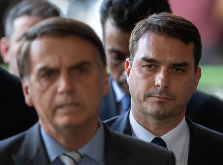 Bolsonaro define filho como seu candidato à Presidência da República