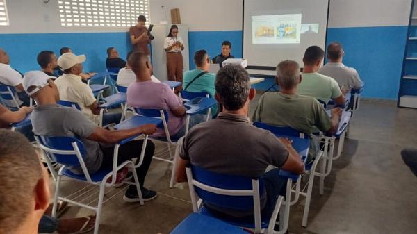 PRF promove palestra sobre segurança no transporte escolar durante volta às aulas em Serrinha
