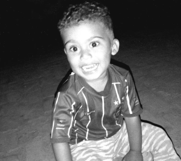 Pais deixaram a casa após menino de 4 anos morrer com tiro acidental ao manusear arma
