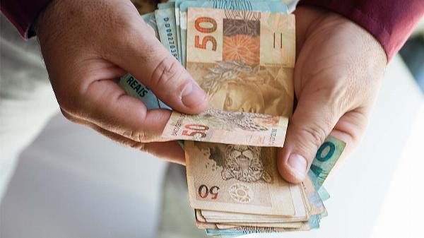 Governo confirma que salário mínimo será de R$ 1.621 em 2026