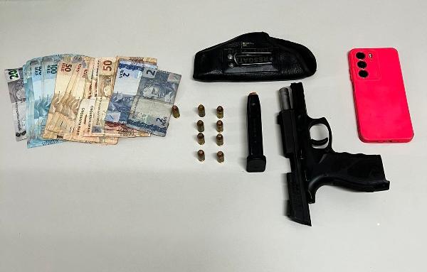 Homem é preso com pistola em Santaluz após mostrar arma em praça de alimentação