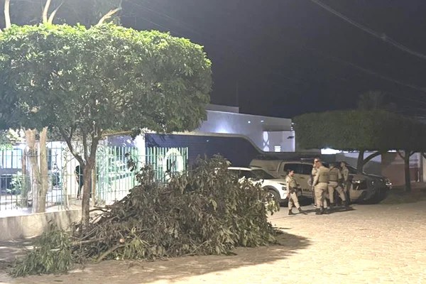 Pai tenta defender filho e ambos são baleados na frente de casa em Capim Grosso