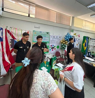 Estudantes de escola pública de Santa Bárbara transformam licuri em biodiesel