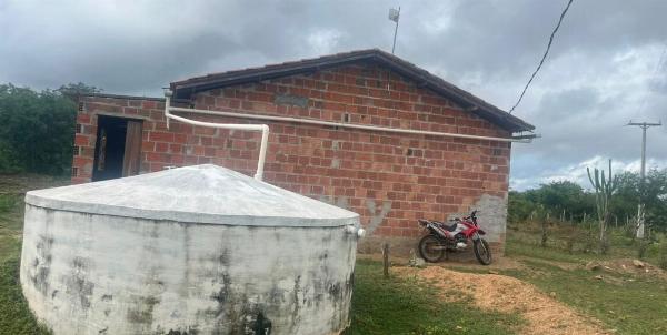 Homem é achado morto com marcas de tiros dentro de casa em Riachão do Jacuípe