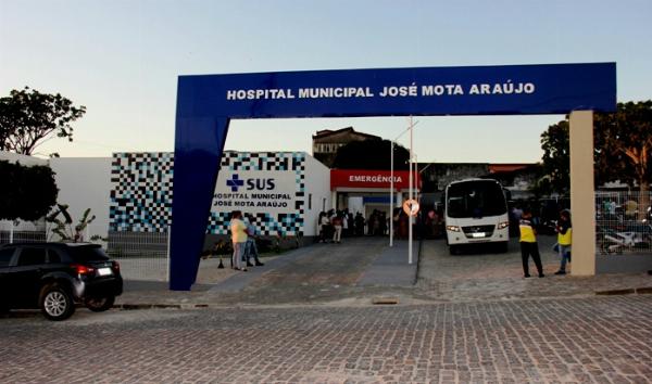 Homem não aceita fim do relacionamento e ataca mulher com golpes de faca em Valente