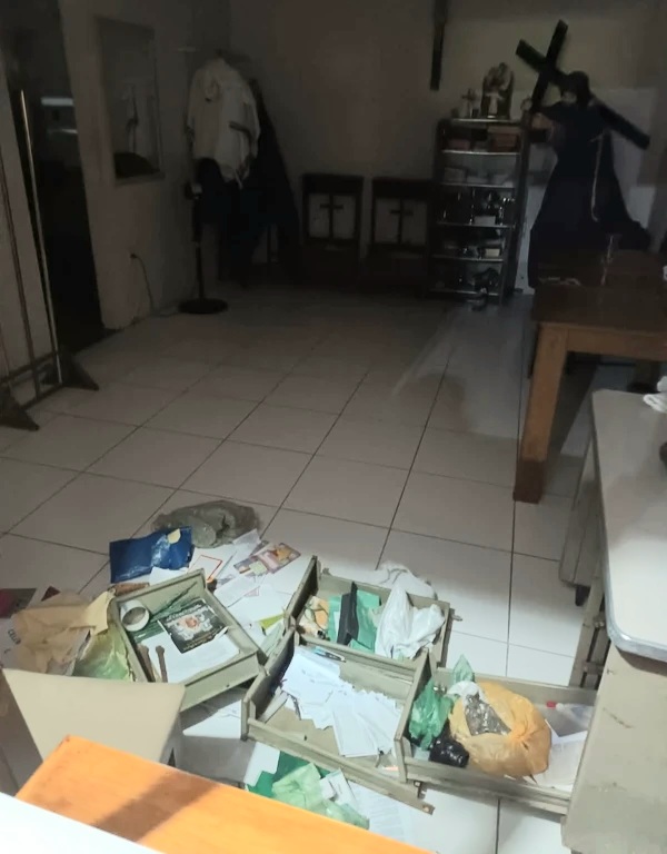 Igreja é invadida e tem sacrário violado em Anguera