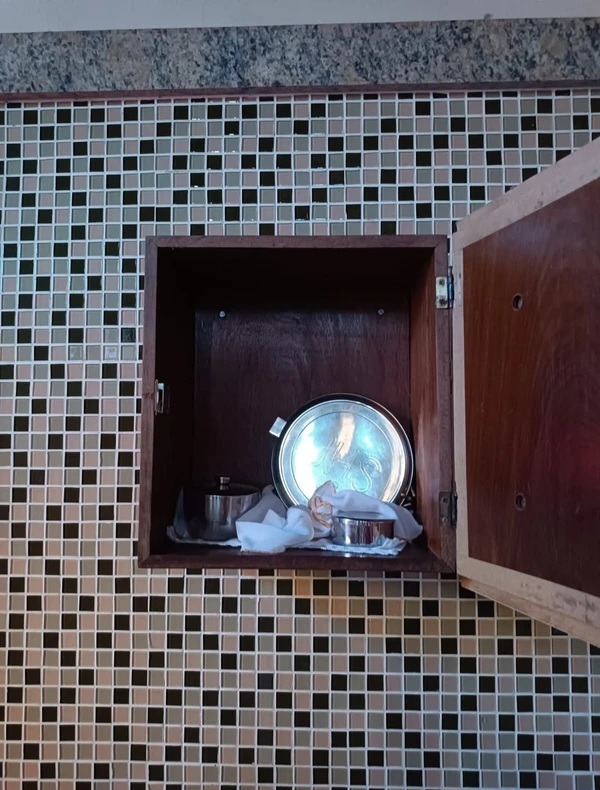 Igreja é invadida e tem sacrário violado em Anguera