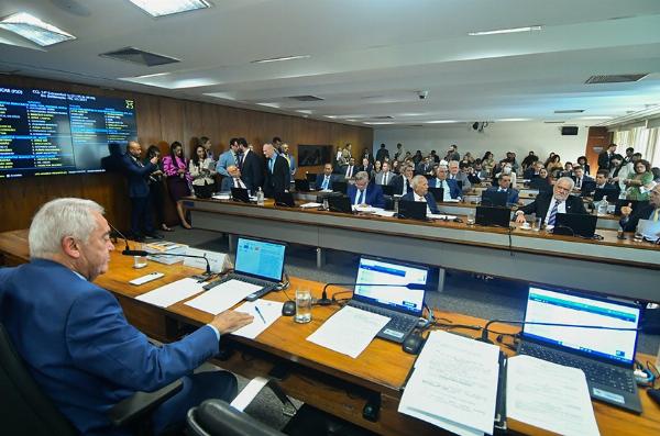 CCJ do Senado aprova PEC do Fim da Reeleição