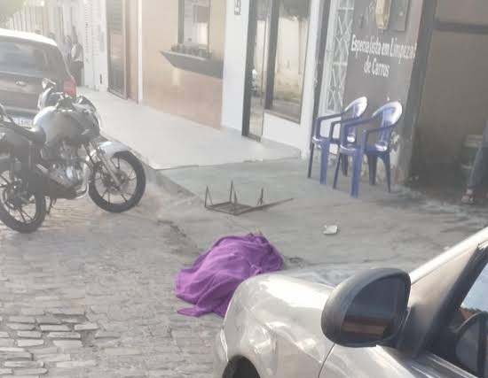 Homem é morto a tiros em frente a lava-jato do pai em Jacobina