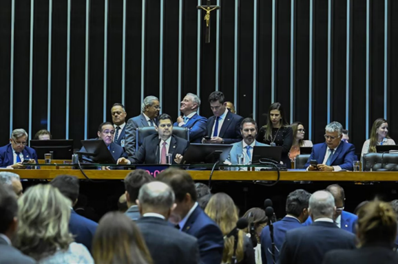 Senado pauta aumento de deputados às vésperas de fim do prazo