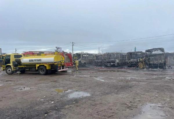 Fogo destrói veículos em garagem da prefeitura de Santo Estevão