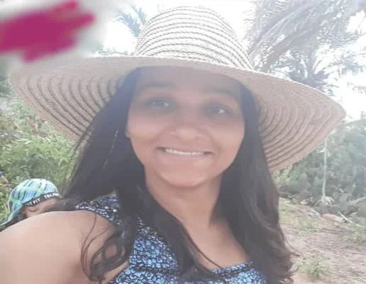 Mulher morre e homem fica ferido após acidente entre carro e motocicleta na BR-407, em Capim Grosso