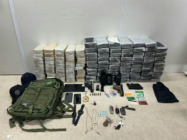 "Drogas vieram do interior", diz delegada sobre prisão de PM com 119 kg de drogas em shopping de Salvador