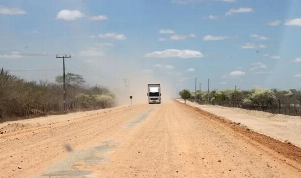 Empresa responsável por obra da BA-120 se manifesta após paralisação de serviço