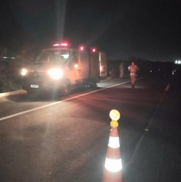 Jovem de 23 anos morre após moto cair em ribanceira na BA-052, em Ipirá