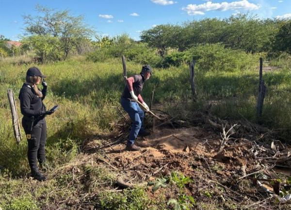 Ajudante de pedreiro é encontrado morto em cova rasa no quintal de vizinho em Ponto Novo