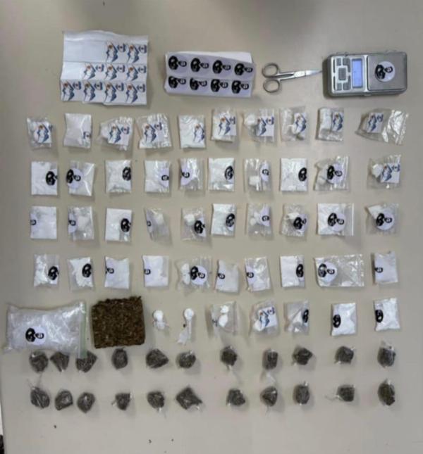 Homem é preso suspeito de tráfico de drogas em Serrinha
