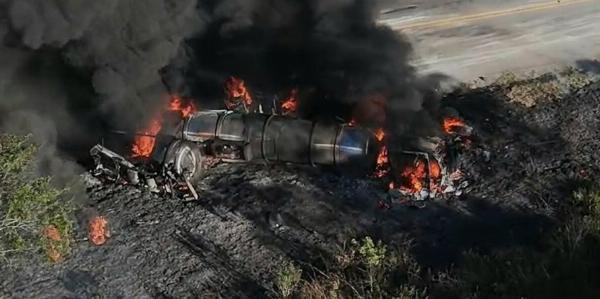 Motorista natural de Mairi morre após carreta-tanque pegar fogo em acidente na BR-116, em MG